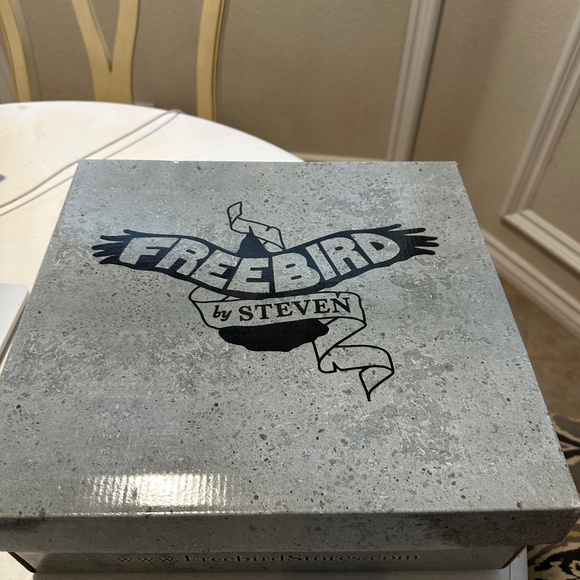 Freebird Cassandra Gladiator Sandals - Picture 7 of 8